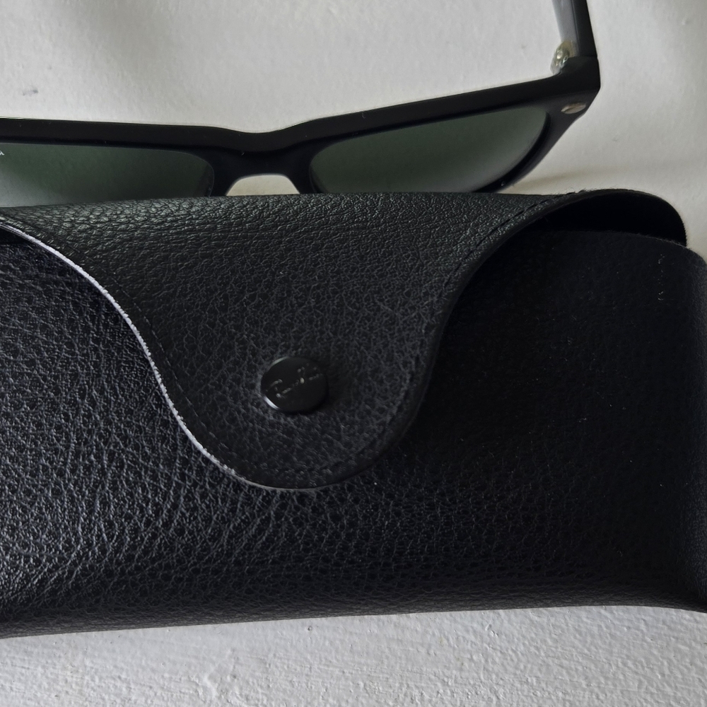 Ray-Ban Classic Black Sunglasses RB2132 New Wayfarer And Case - Picture 5 of 5